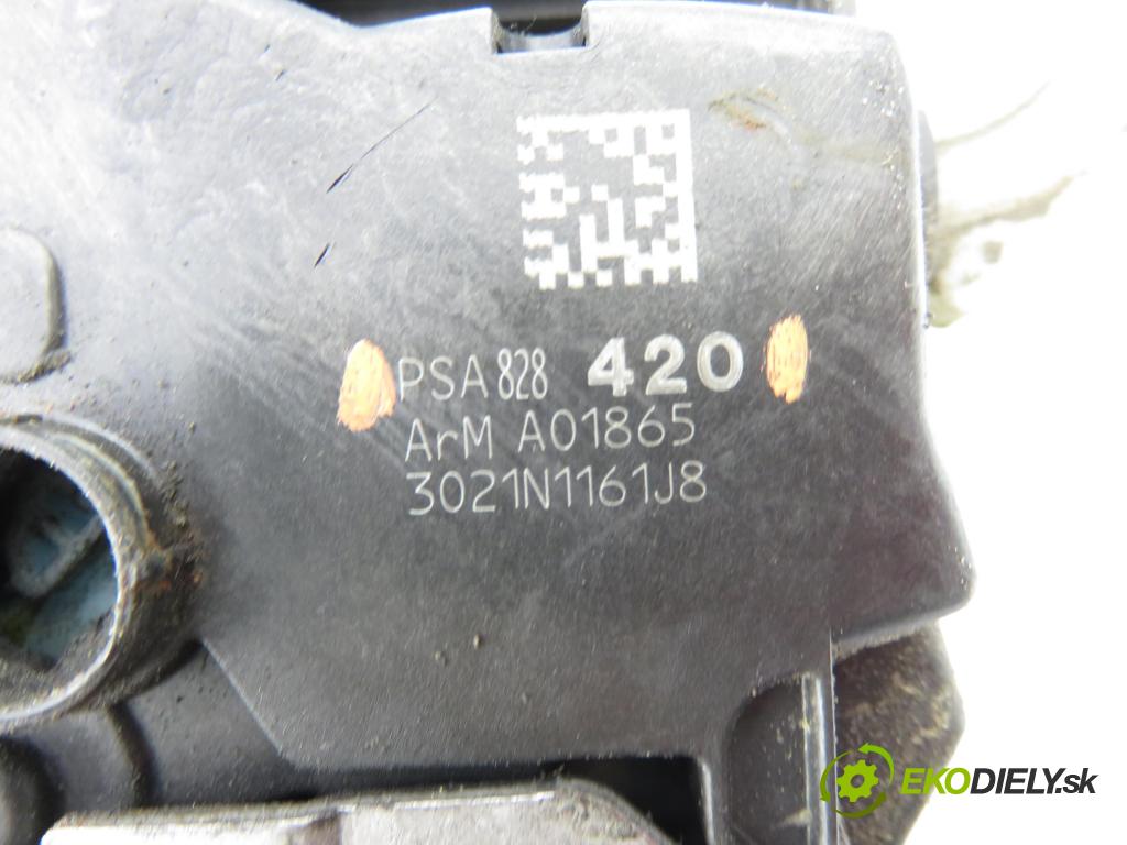PEUGEOT PARTNER Skrzynia FURGON 2011 55,00 1.6 HDi - 9HT (DV6BTED4) 1560,00 zámok dvierka 828420 ; PSA828420