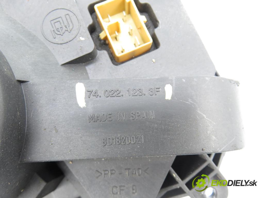 SKODA SUPERB I (3U4) SEDAN 2007 85,00 1.9 TDI - BPZ 1896,00 Ventilátor vetráku 740221233F