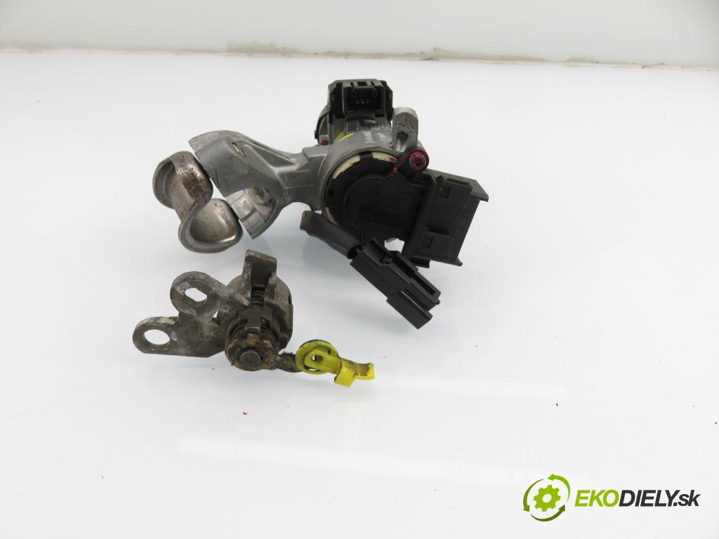 TOYOTA YARIS (_P1_) HB 2004 64,00 1.3 VVTi 87 - 2SZ-FE 1298,00 spinačka / zámky 450200D01 ; 89783D010