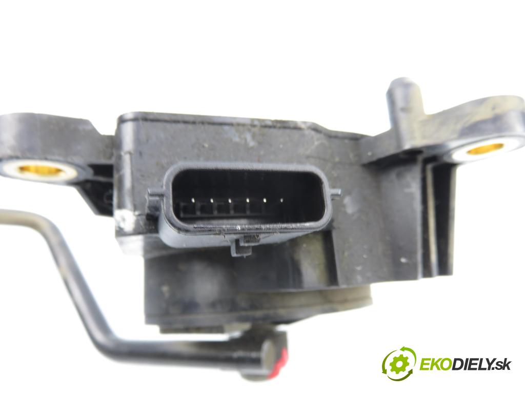 RENAULT SCENIC II (JM0/1_) MINIVAN 2004 82,00 1.6 16V (JM1R) - K4M 766 1598,00 Potenciometer plynu 8200159645B (Potenciometer plynového pedálu)