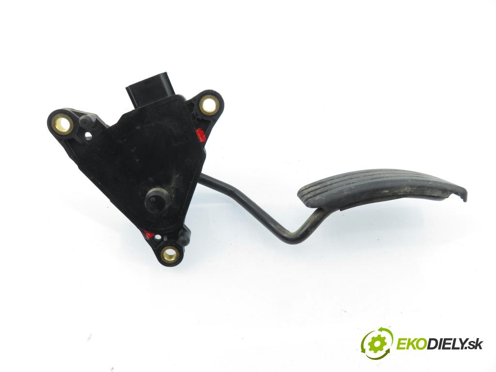 RENAULT SCENIC II (JM0/1_) MINIVAN 2004 82,00 1.6 16V (JM1R) - K4M 766 1598,00 Potenciometer plynu 8200159645B (Potenciometer plynového pedálu)
