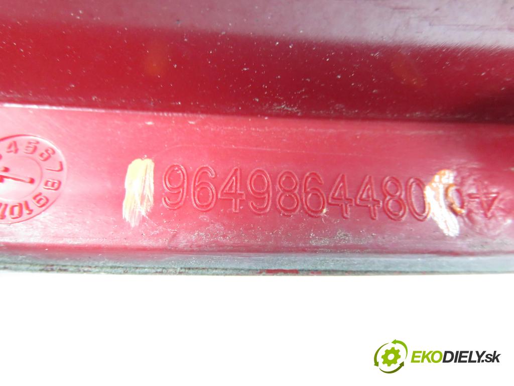 CITROEN C2 (JM_) HB 2005 50,00 1.4 - KFV (TU3JP) 1360,00 Svetlo pravé zadné 9649864480
