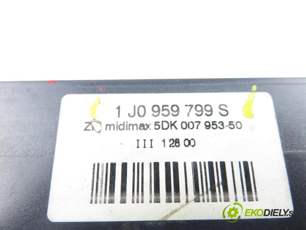 SEAT LEON (1M1) HB 2001 74,00 1.6 - APF 1595,00 MODUL komfortu 1J0959799S