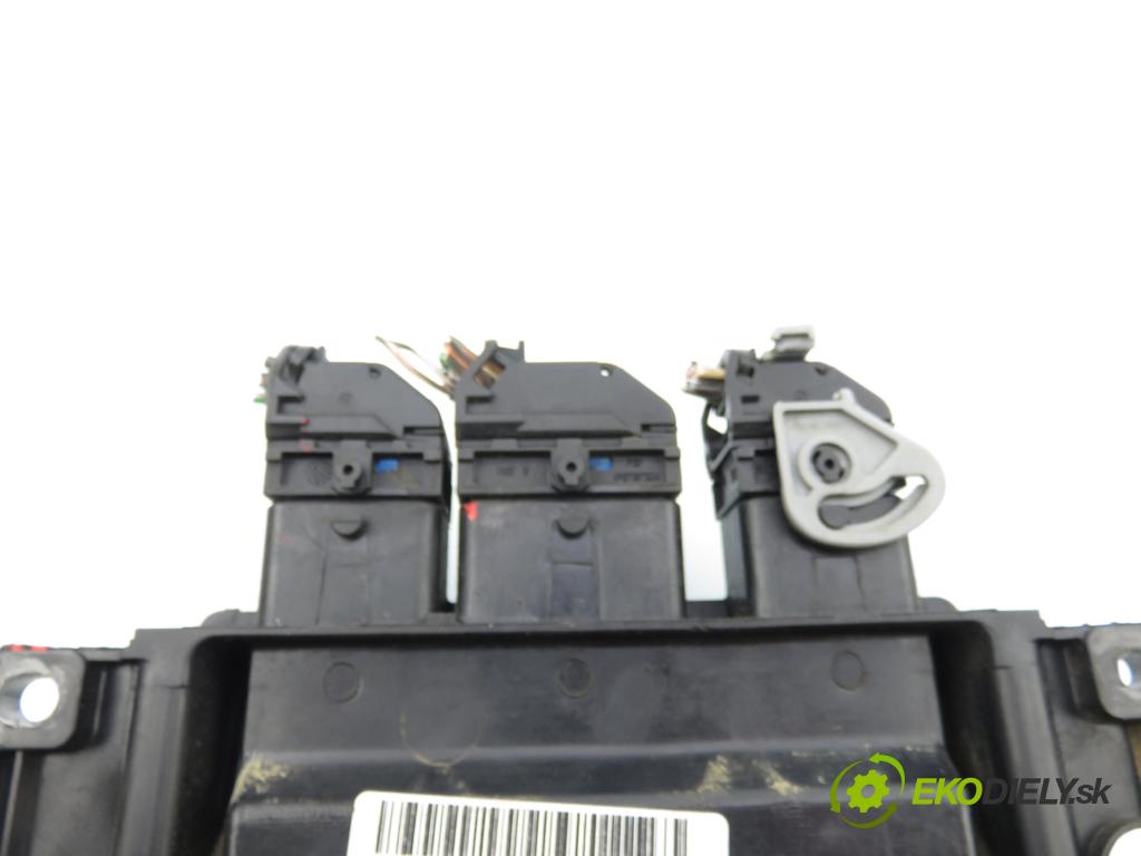 RENAULT KANGOO (KC0/1_) FURGON 2004 48,00 1.5 dCi 70 - K9K 704 1461,00 Riadiaca jednotka Motor 8200331477 ; 8200355864