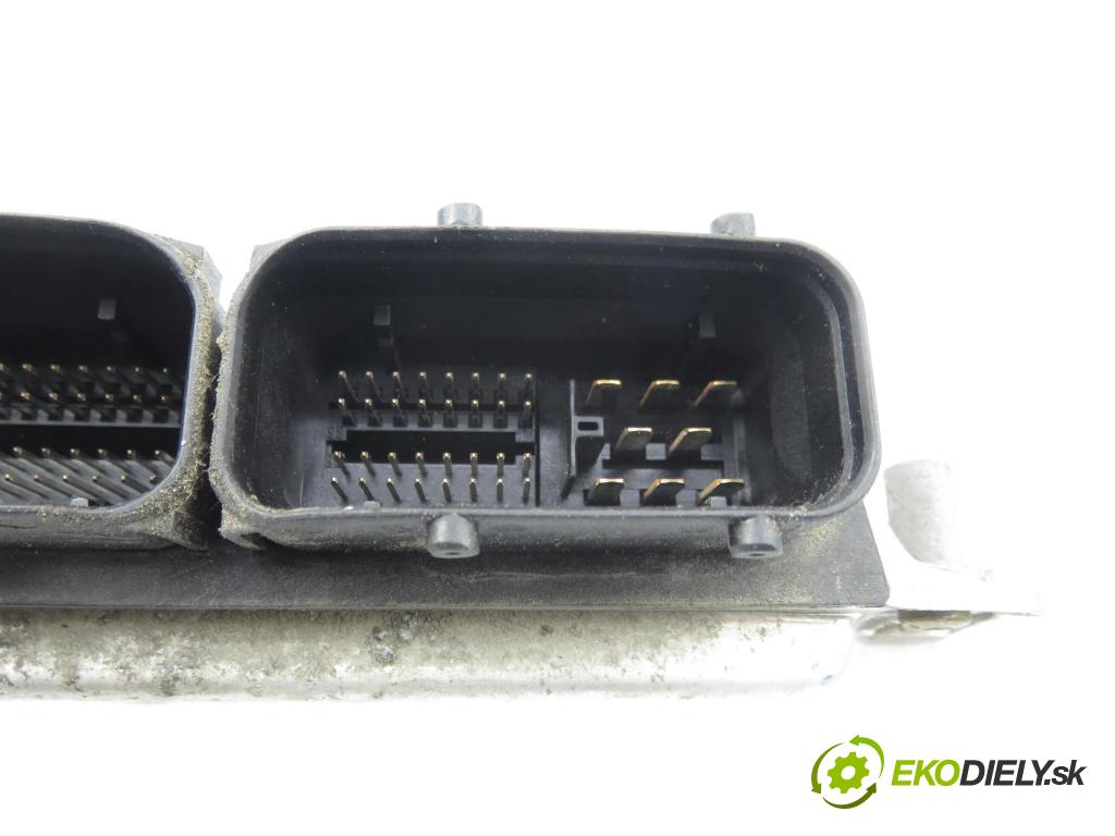 VW GOLF IV (1J1) HB 2002 74,00 1.9 TDI 4motion - ATD 1896,00 Riadiaca jednotka Motor 038906019DD ; 0281011065