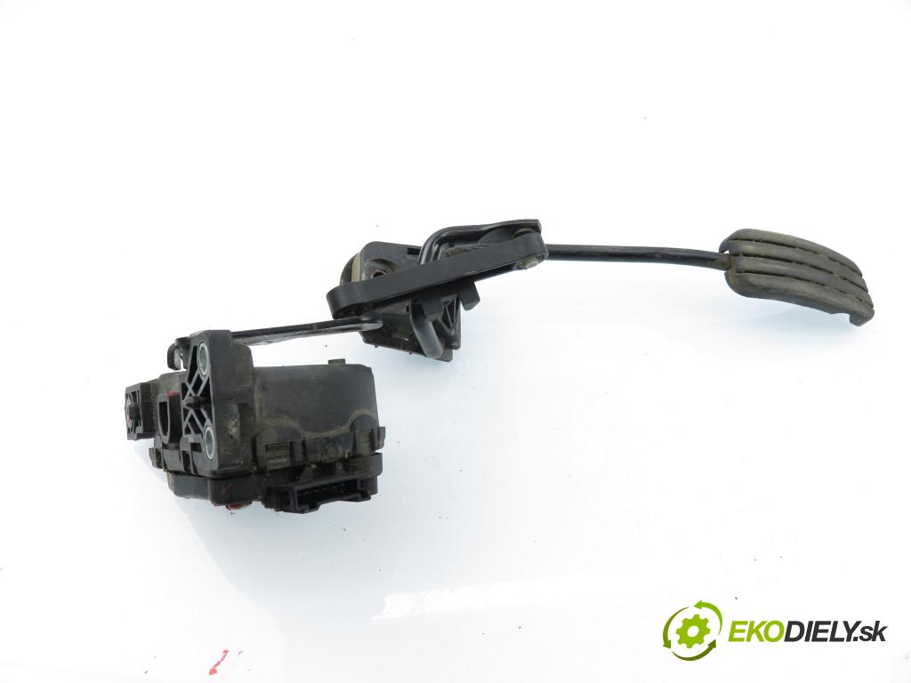 RENAULT KANGOO (KC0/1_) FURGON 2004 48,00 1.5 dCi 70 - K9K 704 1461,00 Potenciometer plynu 8200089851 ; 6PV00811924 (Potenciometer plynového pedálu)