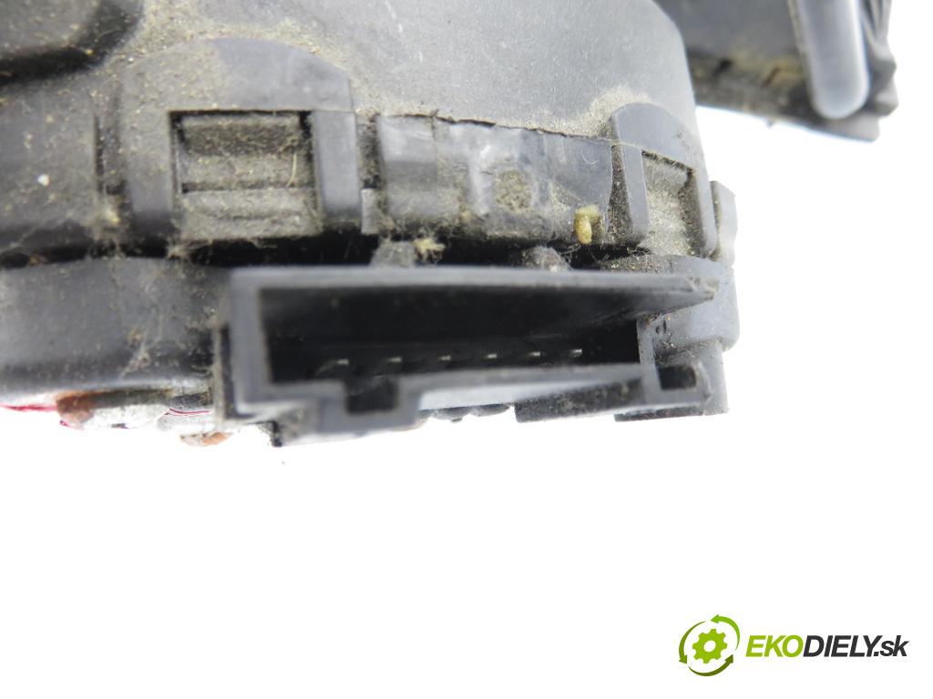 RENAULT KANGOO (KC0/1_) FURGON 2004 48,00 1.5 dCi 70 - K9K 704 1461,00 Potenciometer plynu 8200089851 ; 6PV00811924 (Potenciometer plynového pedálu)
