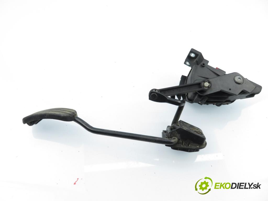 RENAULT KANGOO (KC0/1_) FURGON 2004 48,00 1.5 dCi 70 - K9K 704 1461,00 Potenciometer plynu 8200089851 ; 6PV00811924 (Potenciometer plynového pedálu)