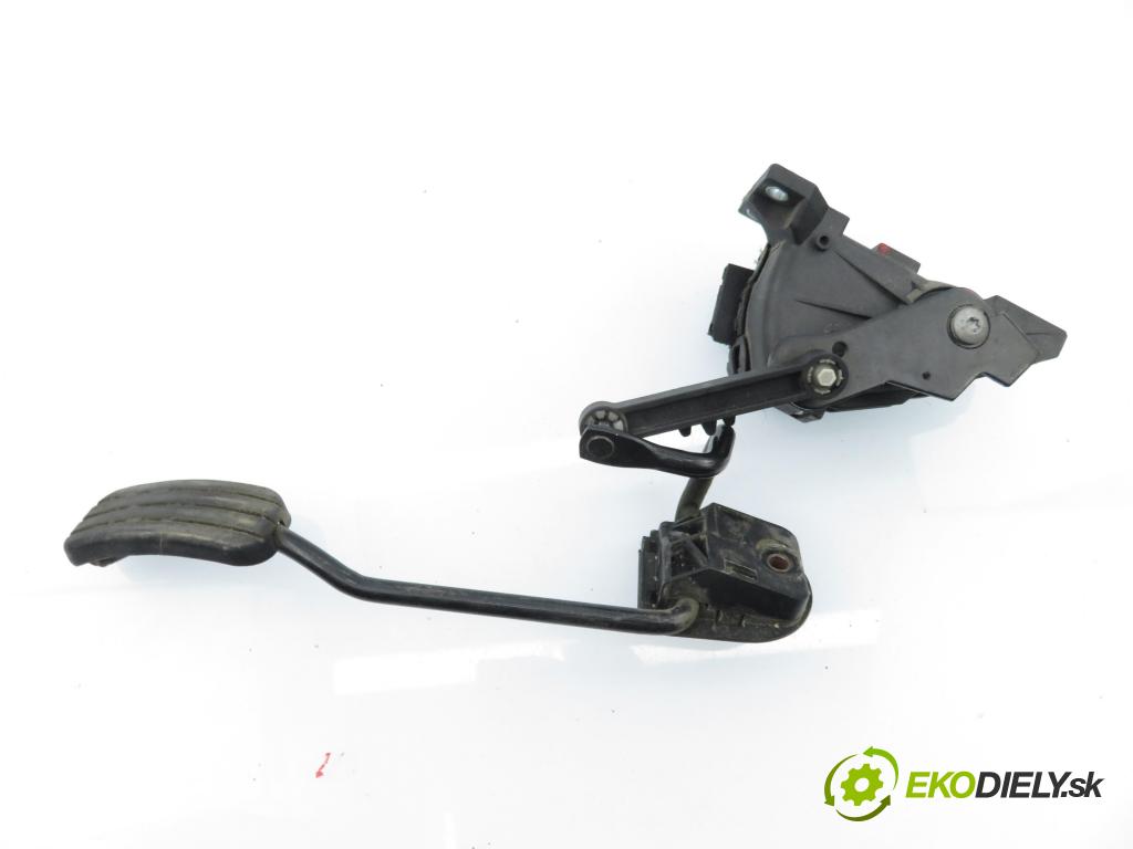 RENAULT KANGOO (KC0/1_) FURGON 2004 48,00 1.5 dCi 70 - K9K 704 1461,00 Potenciometer plynu 8200089851 ; 6PV00811924 (Potenciometer plynového pedálu)