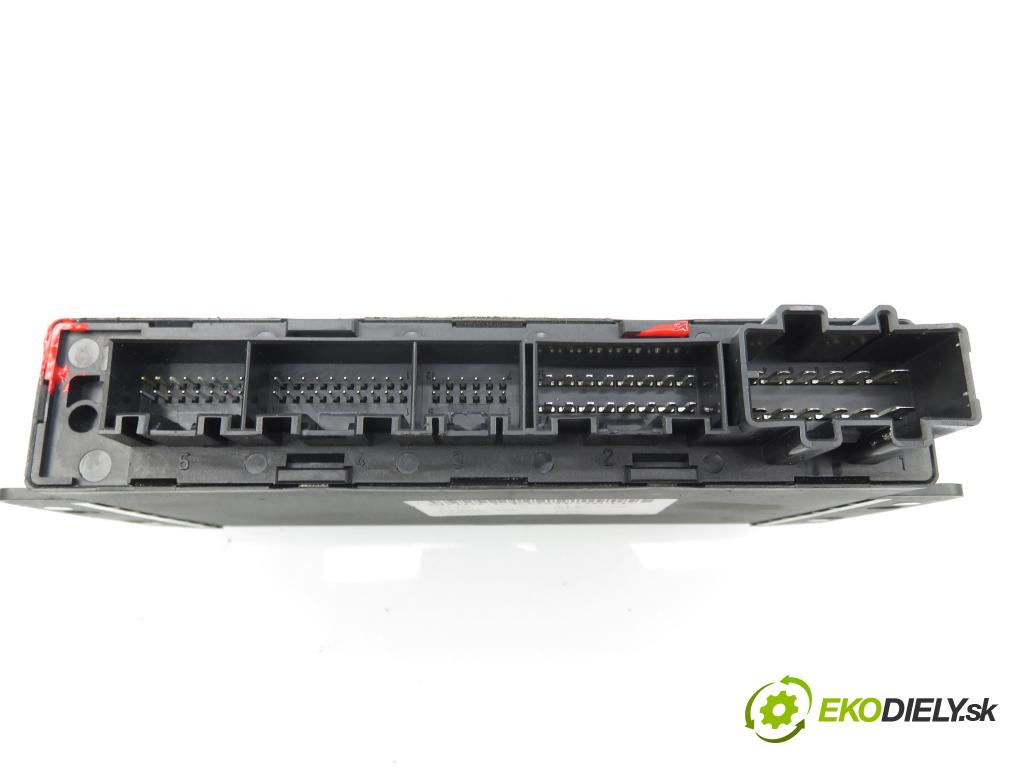 AUDI A4 Avant (8E5, B6) KOMBI 2004 96,00 1.9 TDI PD 130 - AVF 1896,00 MODUL komfortu 8E0959433AS