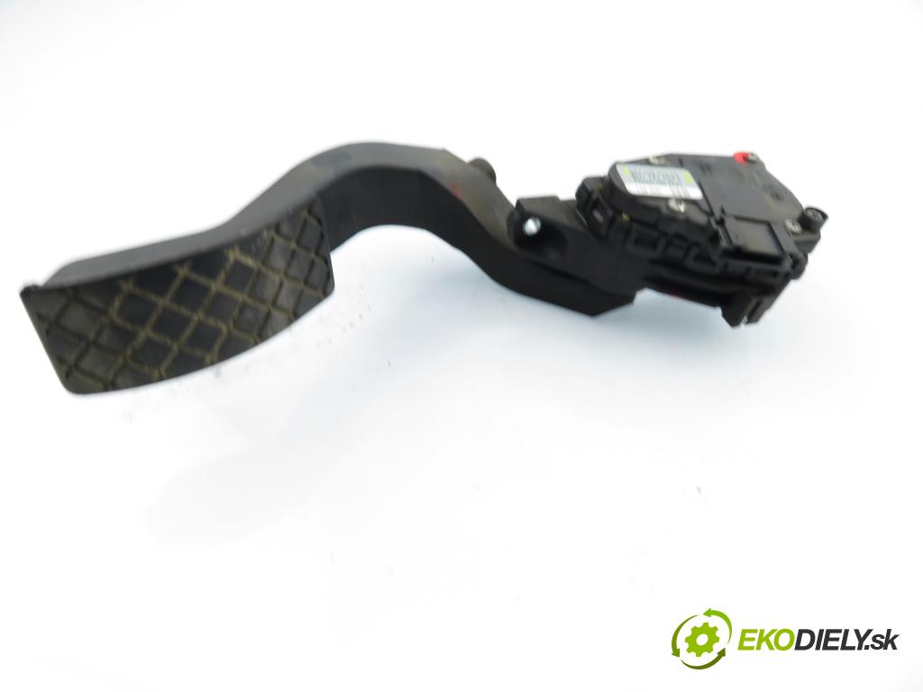 VW PASSAT B5.5 (3B3) SEDAN 2001 96,00 1.9 TDI PD 130 - AVF 1896,00 Potenciometer plynu 8D1721523F ; 6PV00837603 (Potenciometer plynového pedálu)