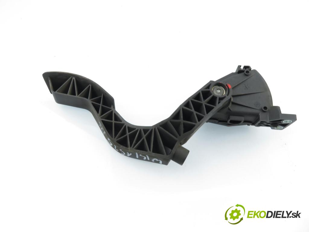 VW PASSAT B5.5 (3B3) SEDAN 2001 96,00 1.9 TDI PD 130 - AVF 1896,00 Potenciometer plynu 8D1721523F ; 6PV00837603 (Potenciometer plynového pedálu)