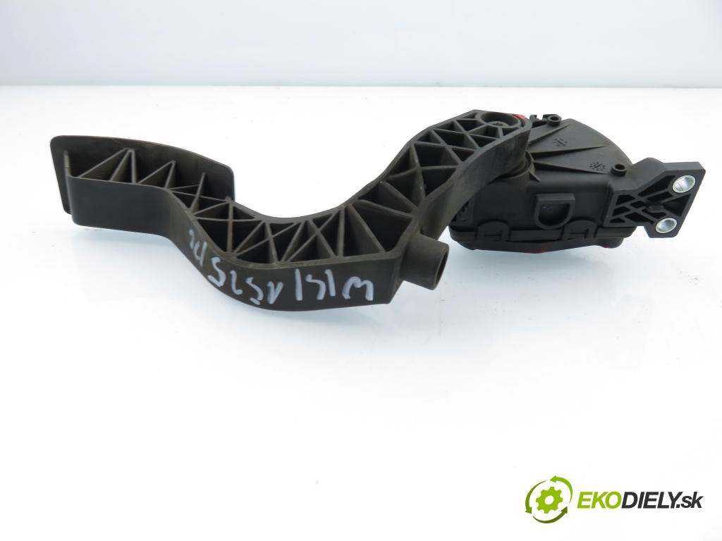 VW PASSAT B5.5 (3B3) SEDAN 2001 96,00 1.9 TDI PD 130 - AVF 1896,00 Potenciometer plynu 8D1721523F ; 6PV00837603 (Potenciometer plynového pedálu)