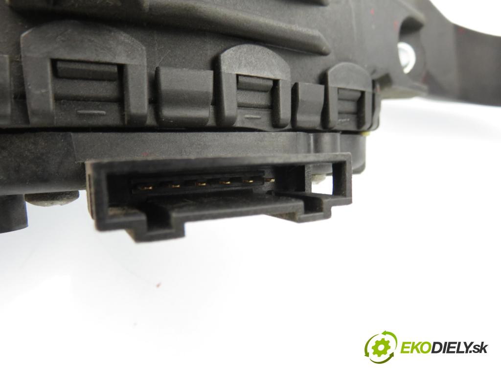 VW PASSAT B5.5 (3B3) SEDAN 2001 96,00 1.9 TDI PD 130 - AVF 1896,00 Potenciometer plynu 8D1721523F ; 6PV00837603 (Potenciometer plynového pedálu)