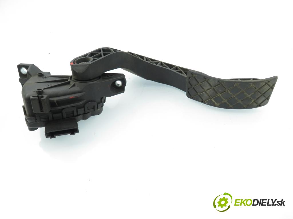 VW PASSAT B5.5 (3B3) SEDAN 2001 96,00 1.9 TDI PD 130 - AVF 1896,00 Potenciometer plynu 8D1721523F ; 6PV00837603 (Potenciometer plynového pedálu)