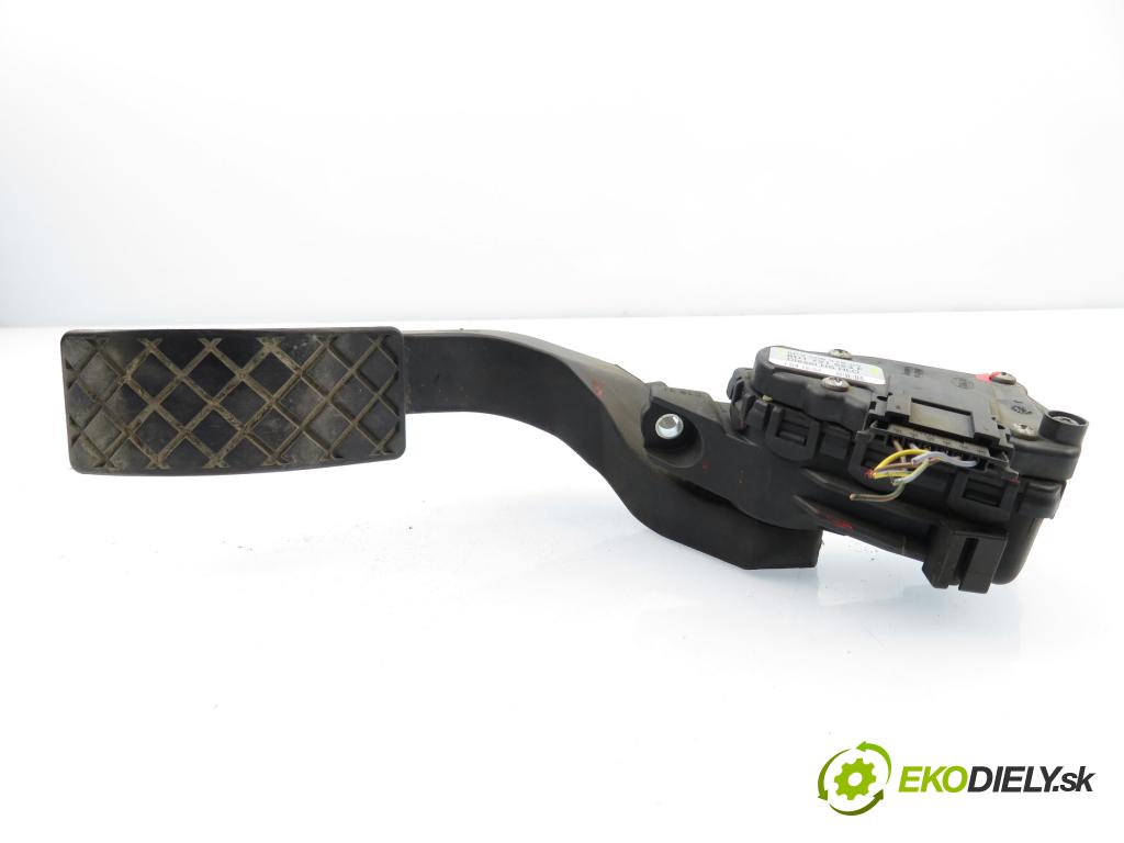 VW PASSAT B5.5 (3B3) SEDAN 2001 96,00 1.9 TDI PD 130 - AVF 1896,00 Potenciometer plynu 8D1721523F ; 6PV00837603 (Potenciometer plynového pedálu)