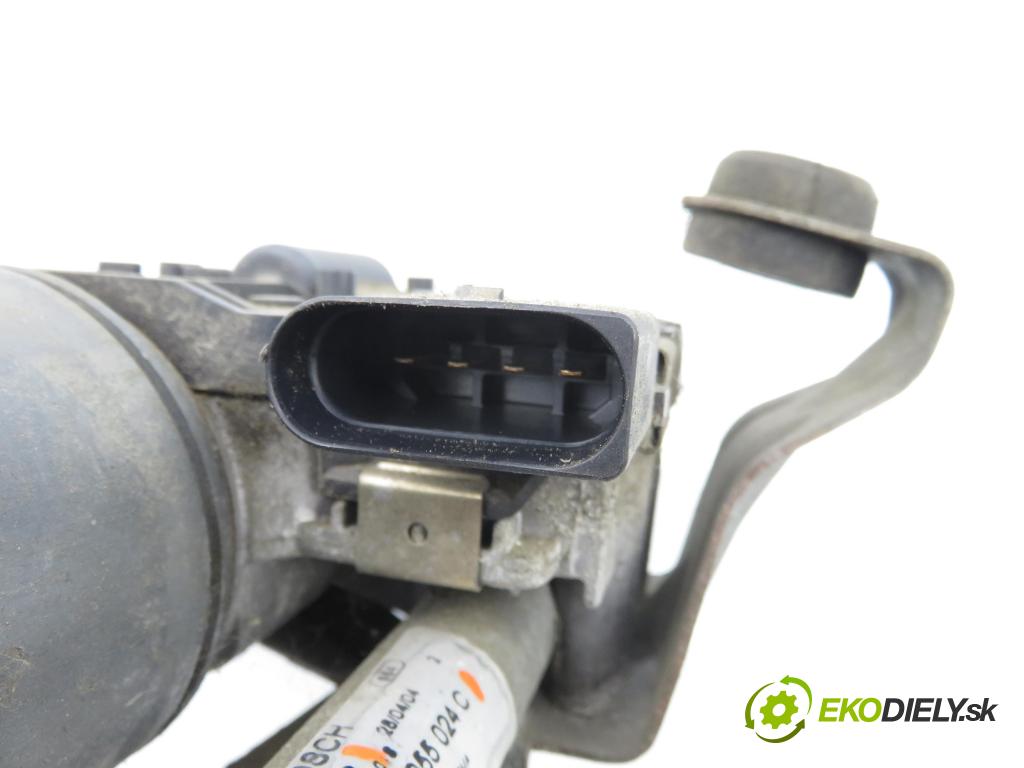 SEAT ALTEA (5P1) HB 2005 77,00 1.9 TDI PD 105 - BXE 1896,00 Motorček stieračov 0390241759 ; 5P0955120A ; 5P0955024C