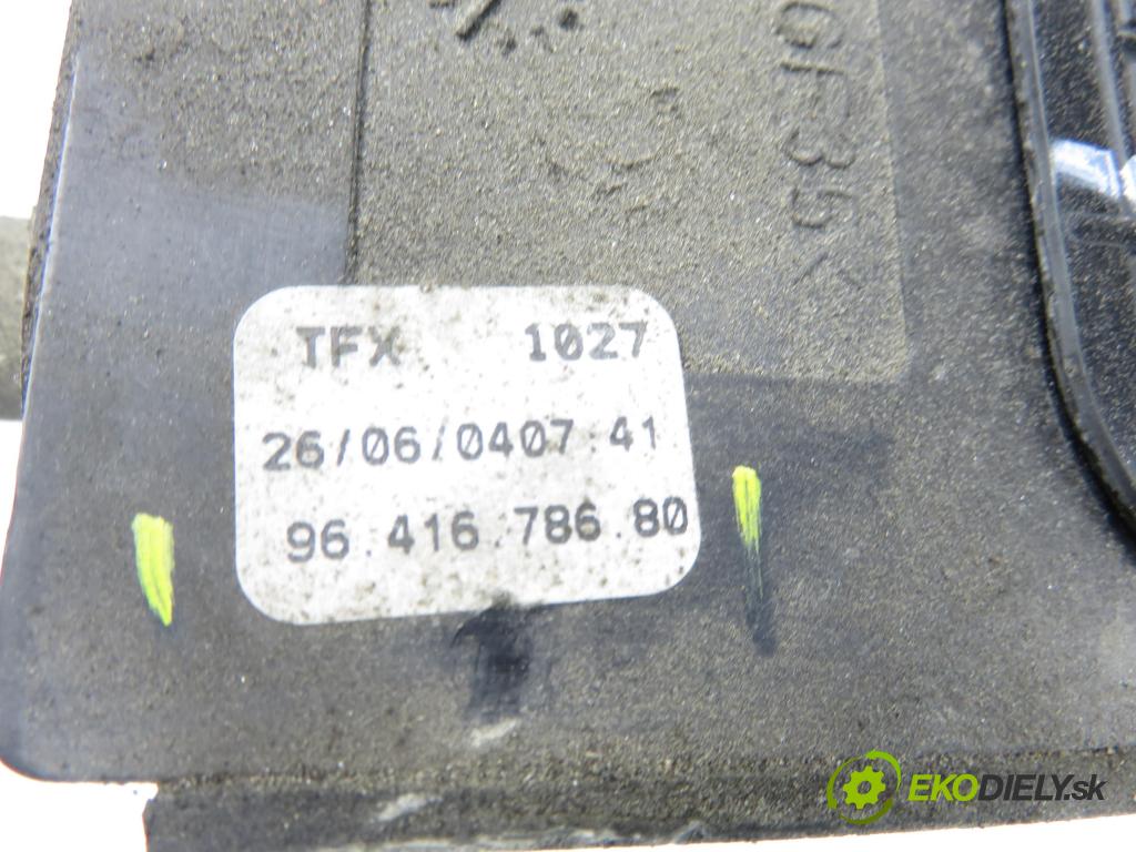 PEUGEOT 407 (6D_) SEDAN 2005 80,00 1.6 HDi 110 - 9HZ (DV6TED4) 1560,00 ZVEDÁK: 9641648680