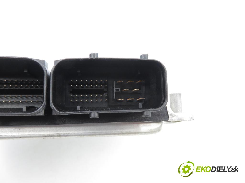VW PASSAT B5.5 (3B3) SEDAN 2001 96,00 1.9 TDI - AVF 1896,00 Riadiaca jednotka Motor 038906019EP ; 0281010701