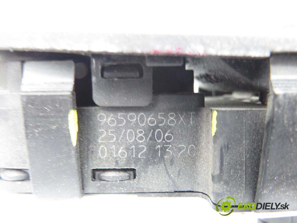 CITROEN C4 Grand Picasso I (UA_) MINIVAN 2006 80,00 1.6 HDi - 9HZ (DV6TED4) 1560,00 Panel ovládania okien 96590658XT