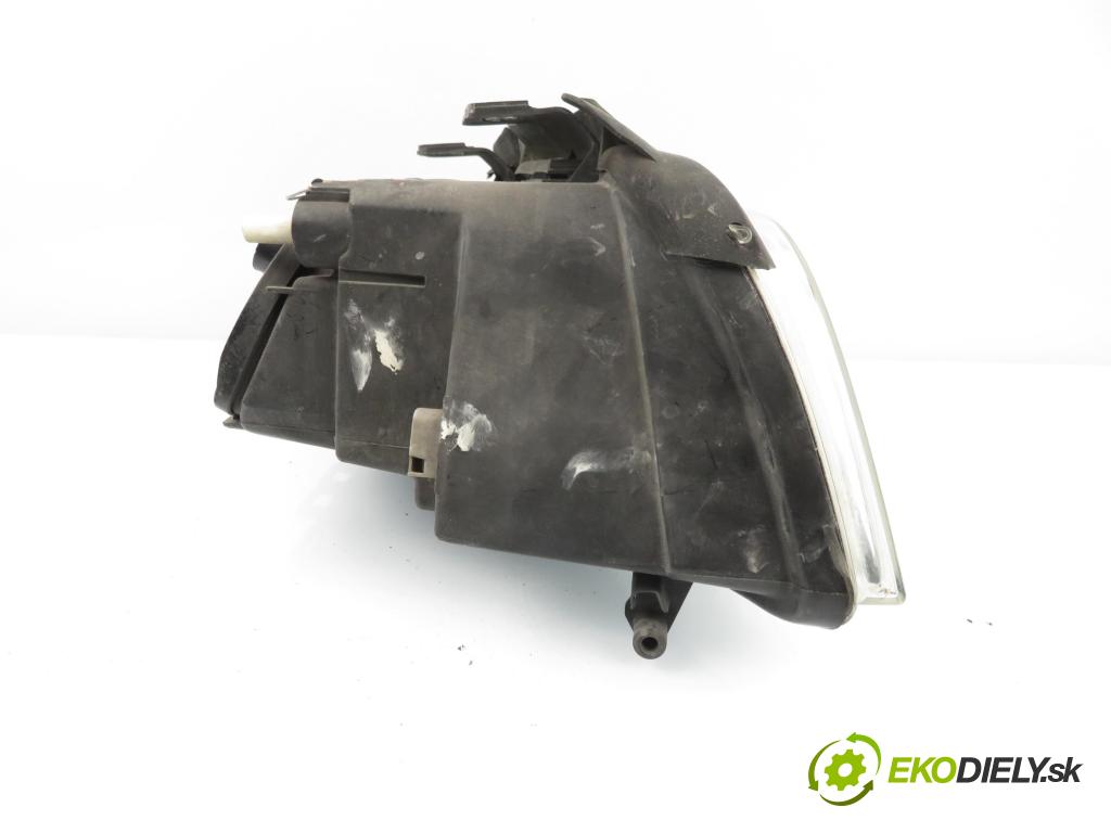 AUDI A4 (8D2, B5) SEDAN 2000 74,00 1.6 - AHL 1595,00 Svetlo LP 8D0941003AK