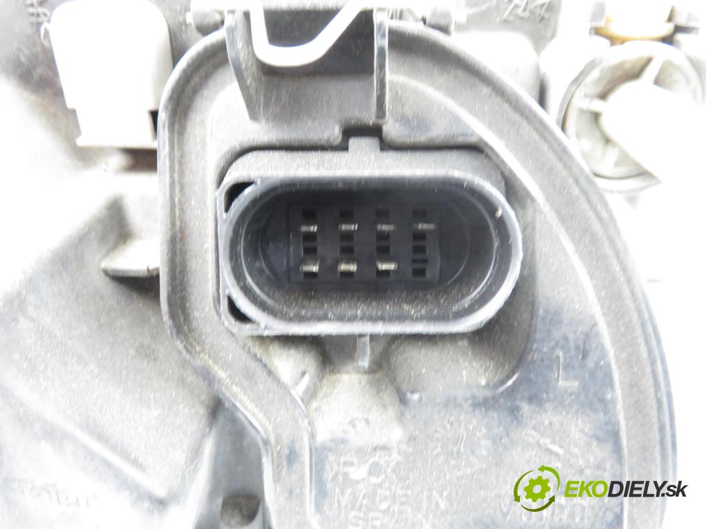 AUDI A4 (8D2, B5) SEDAN 2000 74,00 1.6 - AHL 1595,00 Svetlo LP 8D0941003AK