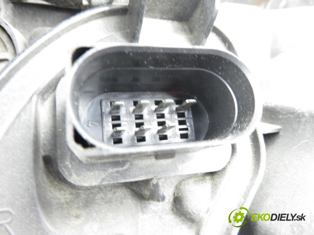 AUDI A4 (8D2, B5) SEDAN 2000 74,00 1.6 - AHL 1595,00 Svetlo PP 8D0941004AK ; 89300381