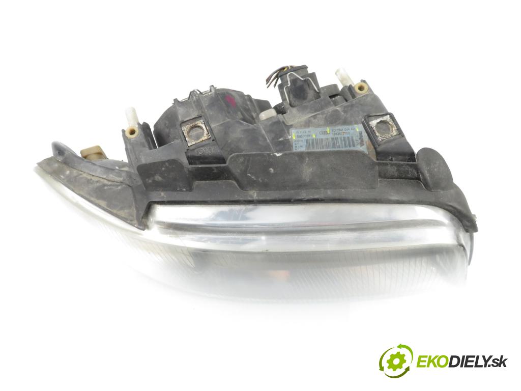 AUDI A4 (8D2, B5) SEDAN 2000 74,00 1.6 - AHL 1595,00 Svetlo PP 8D0941004AK ; 89300381