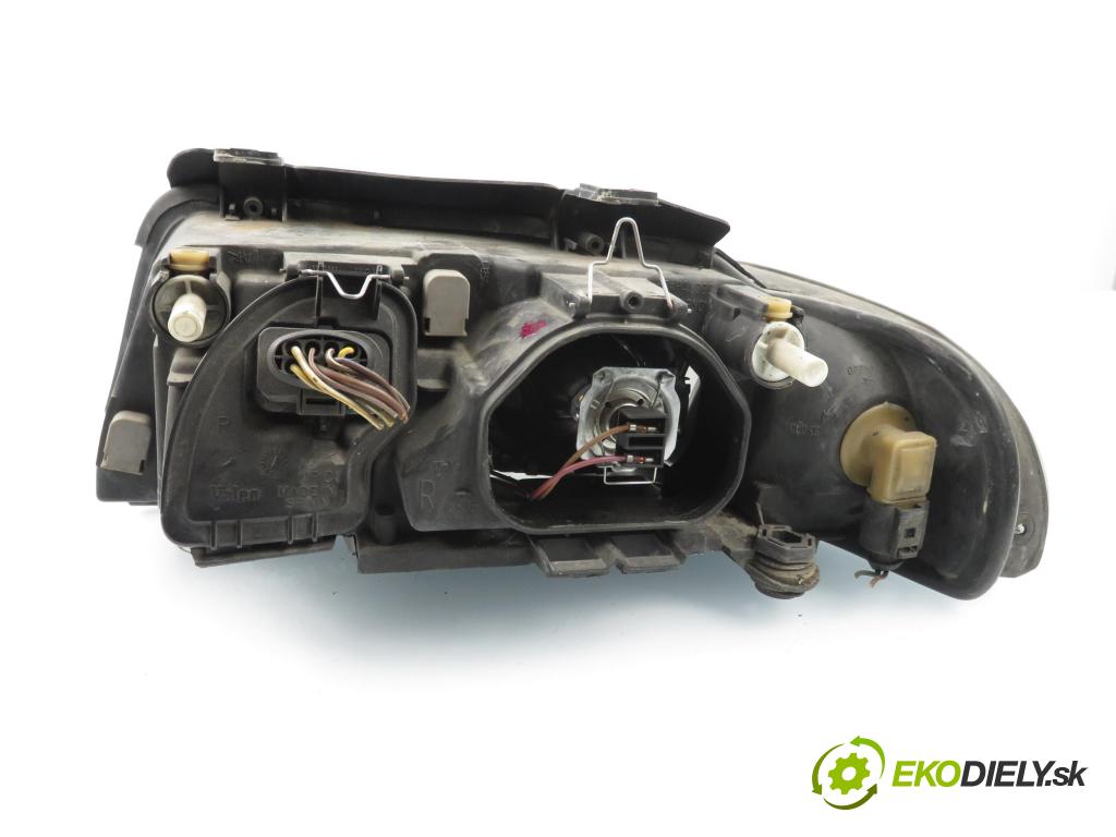 AUDI A4 (8D2, B5) SEDAN 2000 74,00 1.6 - AHL 1595,00 Svetlo PP 8D0941004AK ; 89300381