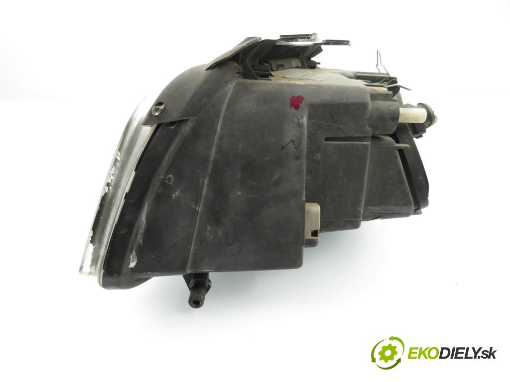 AUDI A4 (8D2, B5) SEDAN 2000 74,00 1.6 - AHL 1595,00 Svetlo PP 8D0941004AK ; 89300381