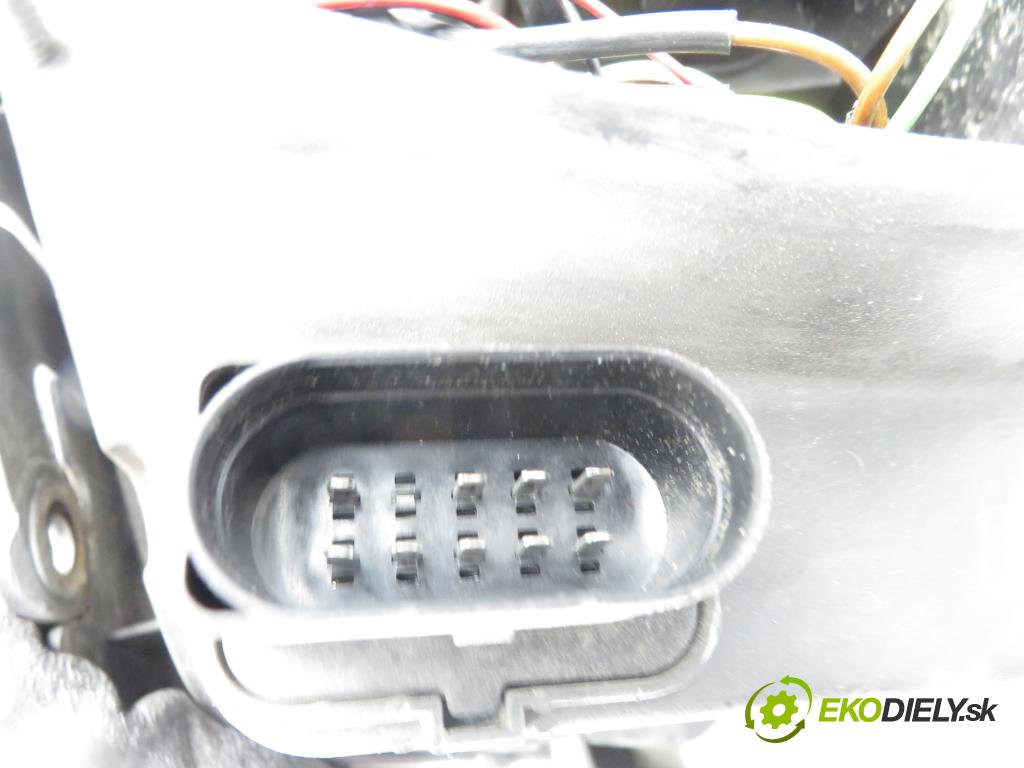 VW PASSAT B5.5 (3B3) SEDAN 2001 96,00 1.9 TDI PD 130 - AVF 1896,00 Svetlo PP 3B0941016AK