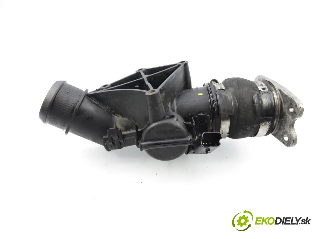 PEUGEOT EXPERT Skrzynia (VF3A_, VF3U_, VF3X_) FURGON 2008 66,00 1.6 HDi 90 16V - 9HU (DV6UTED4) 1560,00 Škrtiaca klapka 25365223 ; 25365222 (Škrtiaca klapka)