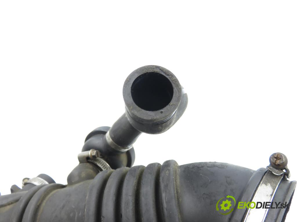 AUDI A3 (8L1) HB 2001 110,00 1.8 T - AGU 1781,00 Rúra prívodu vzduchu 06A133356B