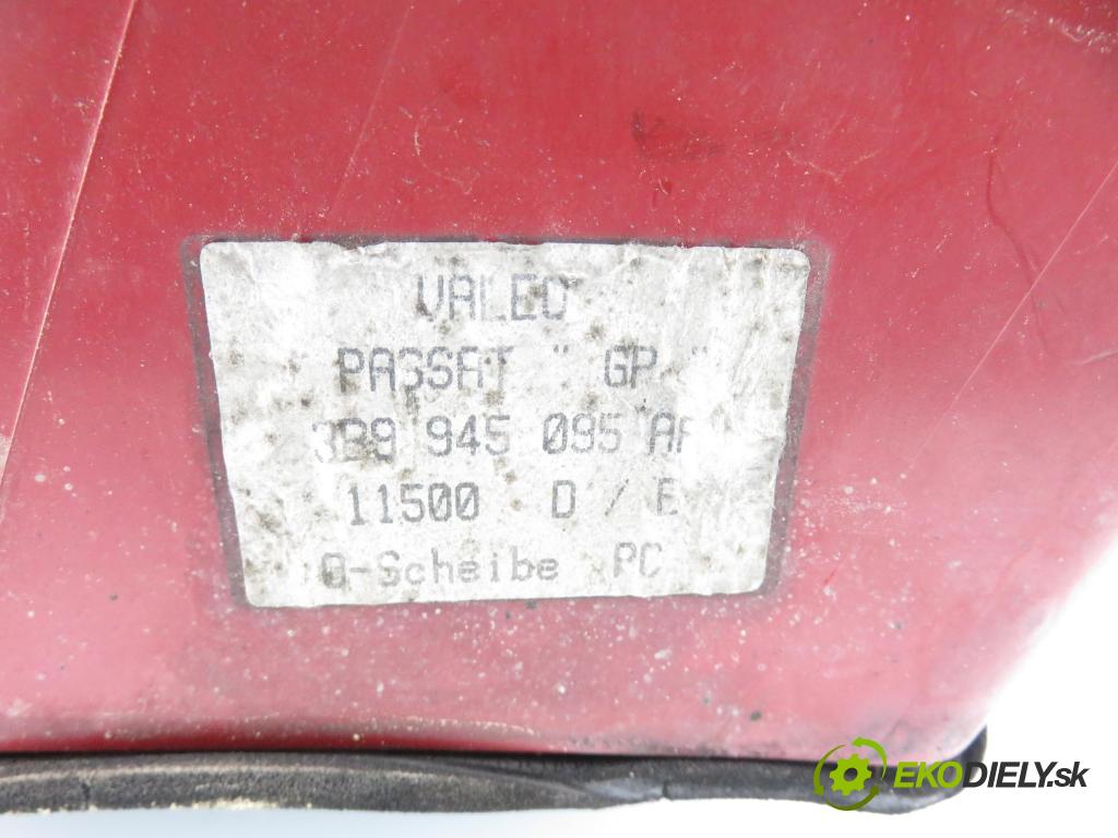 VW PASSAT B5.5 Variant (3B6) KOMBI 2001 96,00 1.9 TDI - AWX 1896,00 Svetlo ľavé zadné
