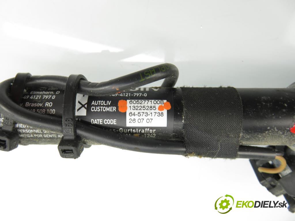 OPEL CORSA D (S07) HB 2007 55,00 1.3 CDTI - Z 13 DTJ 1248,00 zapínače pásov predný 13225285 ; 607075100D ; 605277100B