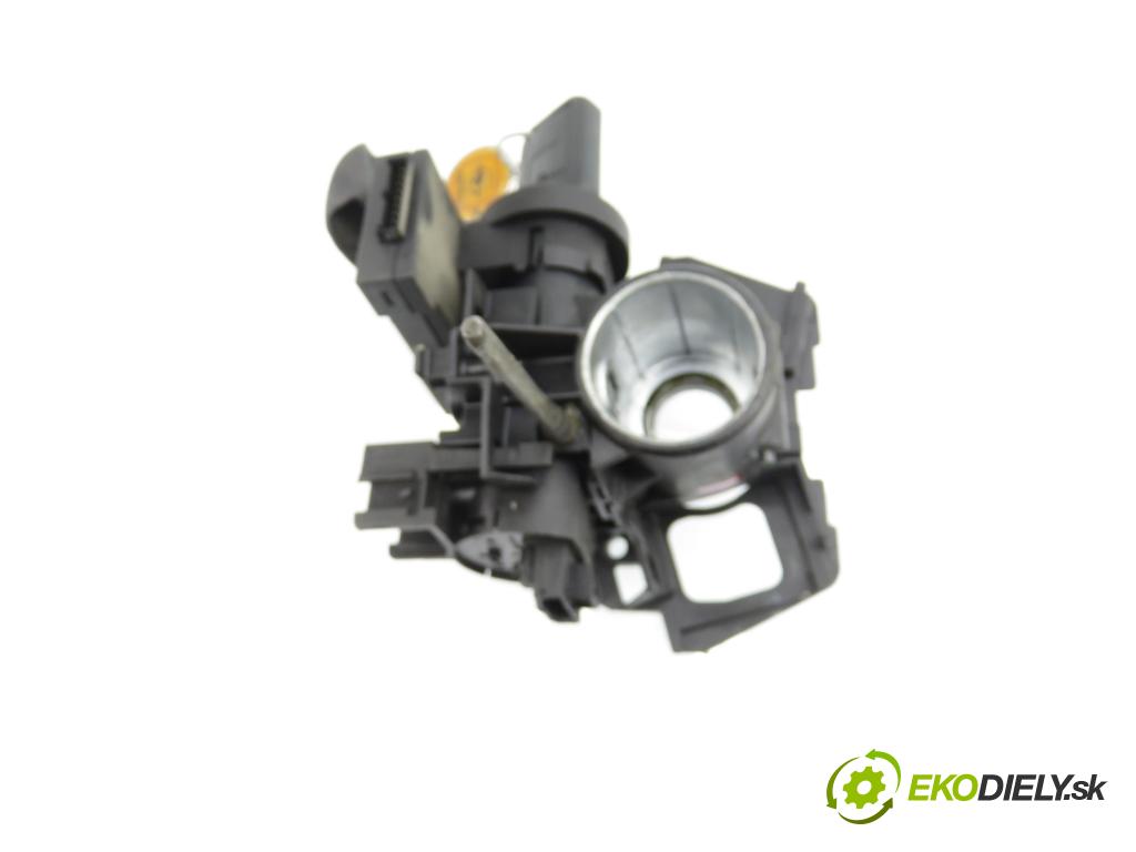 OPEL MERIVA A nadwozie wielkoprzestrzenne (MPV) (X03) MINIVAN 2004 74,00 1.7 CDTI 100 - Z 17 DTH 1686,00 spinačka 90589389 ; 13144390 ; 5WK47631 (Spínacia skrinka)