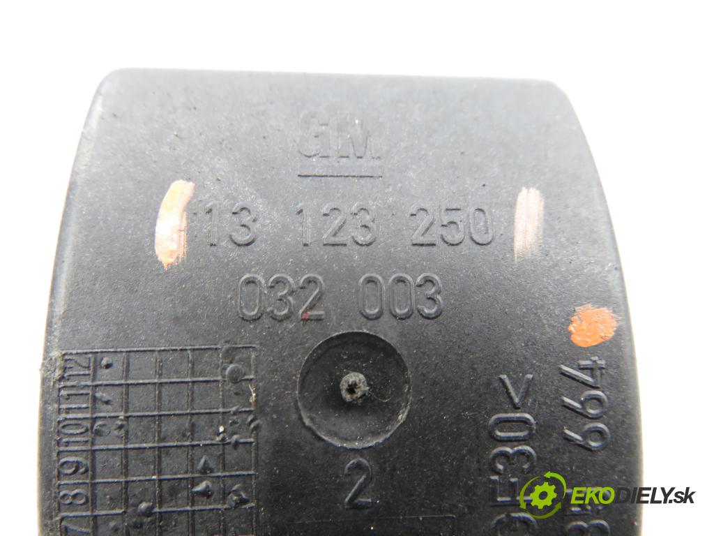 OPEL MERIVA A nadwozie wielkoprzestrzenne (MPV) (X03) MINIVAN 2009 66,00 1.4 16V Twinport - Z 14 XEP 1364,00 Dvierka nádrže paliva 13123250 ; 468435664 (Kľučka dverí ostatné)