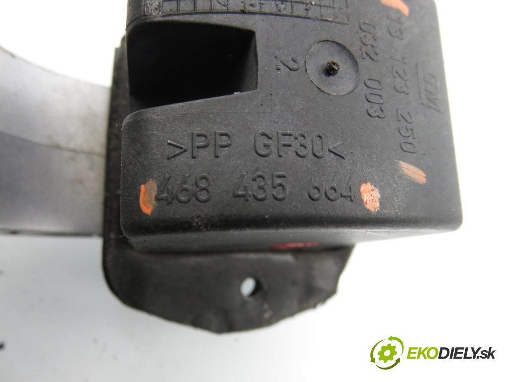 OPEL MERIVA A nadwozie wielkoprzestrzenne (MPV) (X03) MINIVAN 2009 66,00 1.4 16V Twinport - Z 14 XEP 1364,00 Dvierka nádrže paliva 13123250 ; 468435664 (Kľučka dverí ostatné)