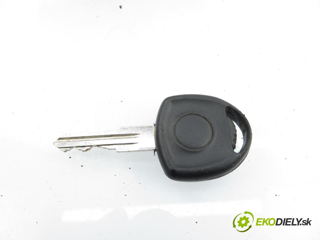 OPEL MERIVA A nadwozie wielkoprzestrzenne (MPV) (X03) MINIVAN 2009 66,00 1.4 16V Twinport - Z 14 XEP 1364,00 spinačka 90589313 ; 90589389 ; 24413106 (Spínacia skrinka)