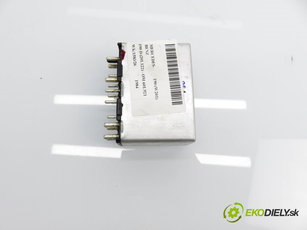 MERCEDES-BENZ 190 (W201) SEDAN 1984 54,00 190 D (201.122) - OM 601.921 2197,00 Riadiaca jednotka ťažného oka 5DK00408702