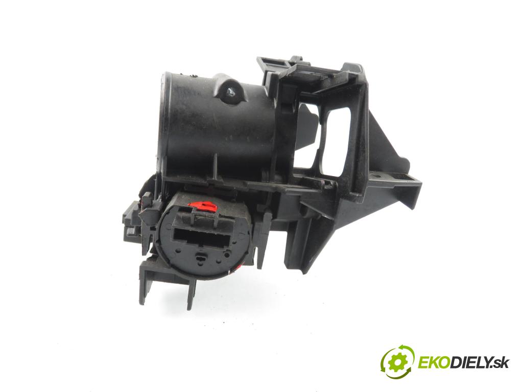 OPEL COMBO Nadwozie pełne/minivan KOMBIVAN 2008 55,00 1.3 CDTI 16V - Z 13 DTJ 1248,00 spinačka 90589313 ; 90589389 ; 24413106 (Spínacia skrinka)