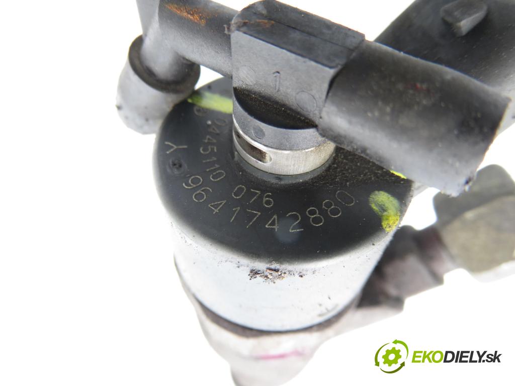 PEUGEOT 307 SW (3H) KOMBI 2003 66,00 2.0 HDI 90 - RHY (DW10TD) 1997,00 vstrekovač 0445110076 ; 9641742880 (Vstrekovač paliva)