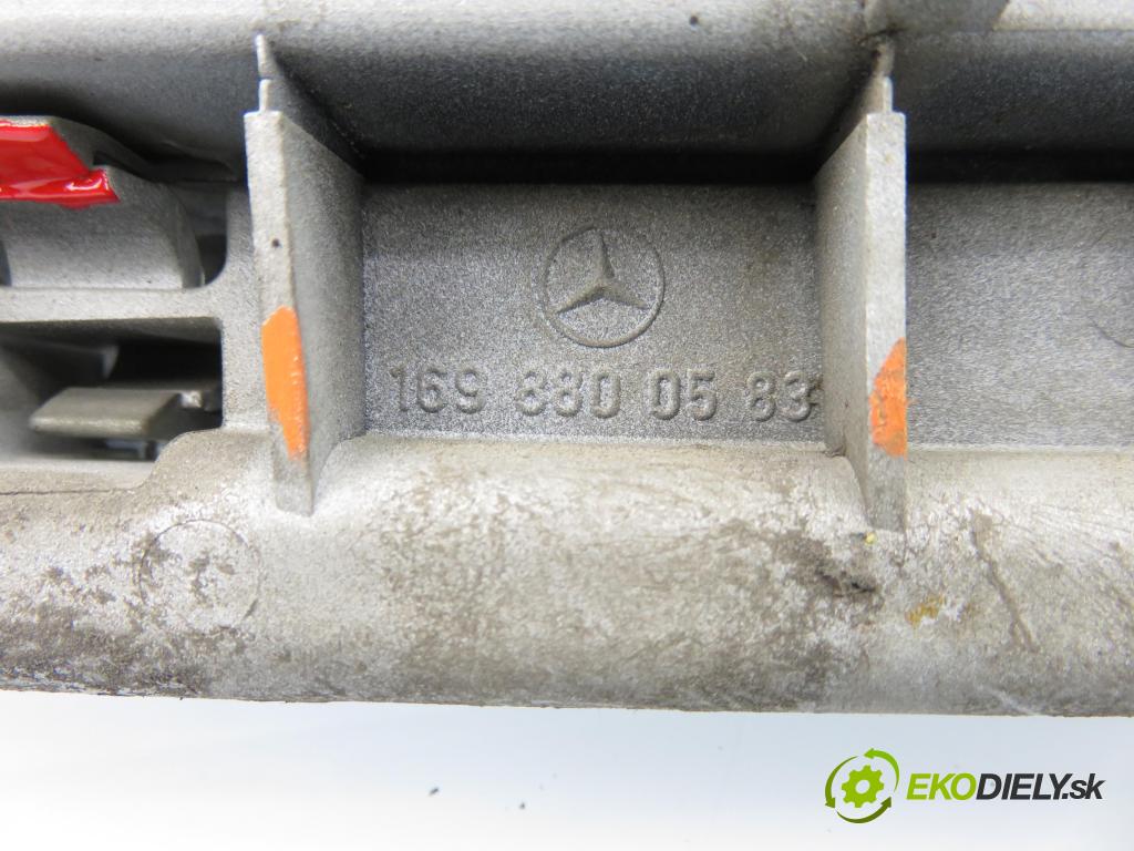 MERCEDES-BENZ KLASA A (W169) HB 2005 80,00 A 180 CDI (169.007, 169.307) - OM 640.940 1991,00 mřížka / maska 1698800583