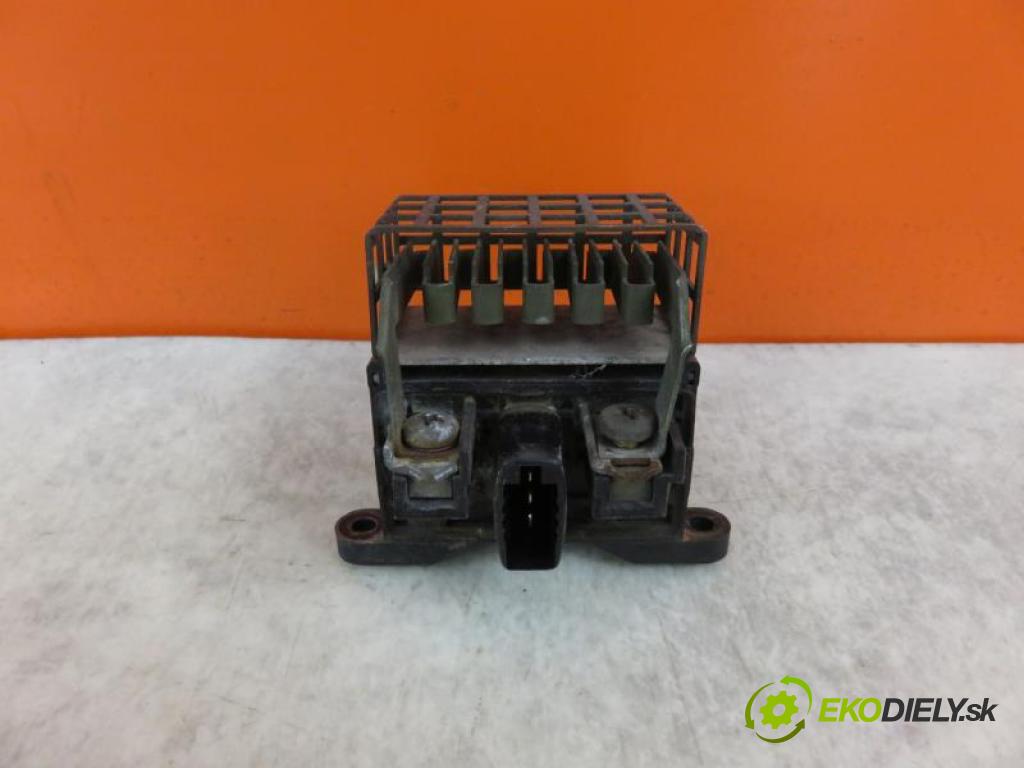 AUDI 80 B3 1.6 TD SB, RA manual 5 - stupňová 59 kW 80 km  rezistor / reostat kúrenia  (Odpory (rezistory) kúrenia)