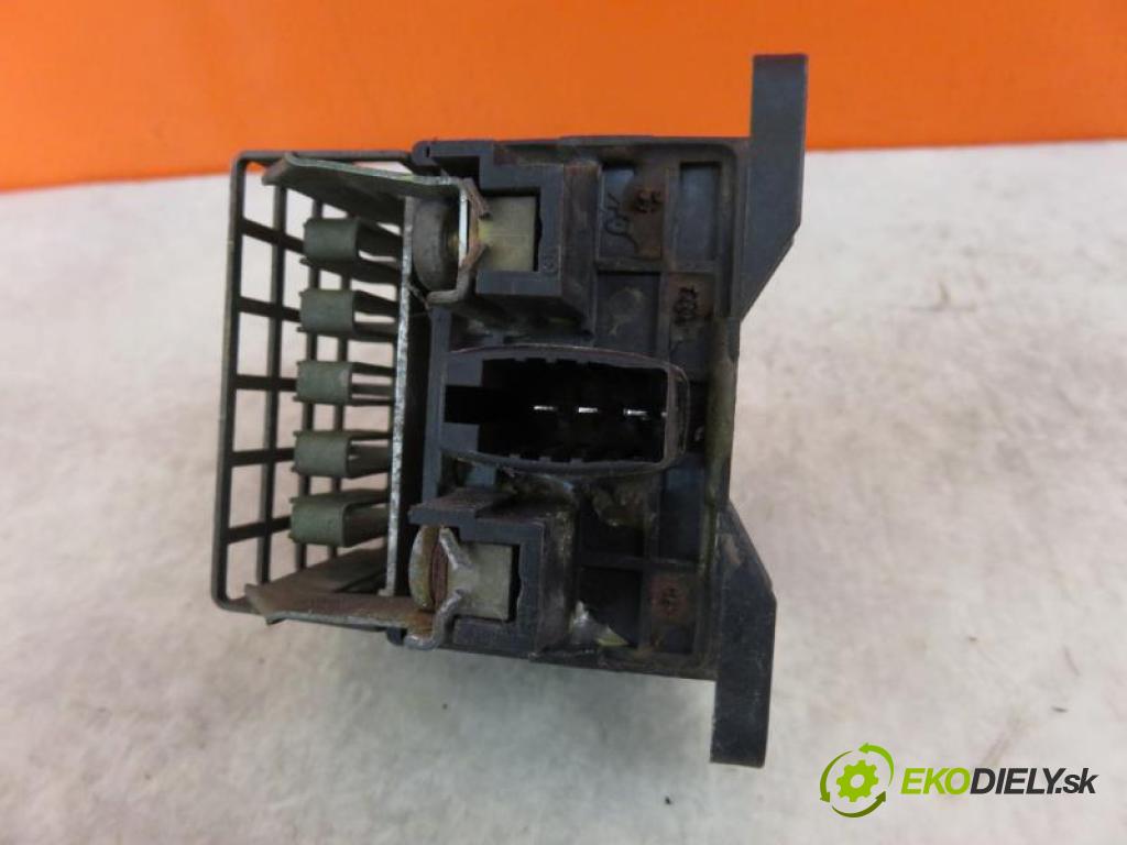 AUDI 80 B3 1.6 TD SB, RA manual 5 - stupňová 59 kW 80 km  rezistor / reostat kúrenia  (Odpory (rezistory) kúrenia)