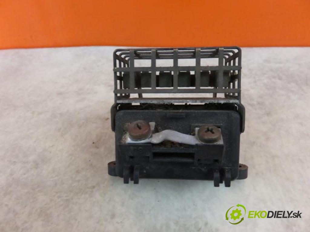 AUDI 80 B3 1.6 TD SB, RA manual 5 - stupňová 59 kW 80 km  rezistor / reostat kúrenia  (Odpory (rezistory) kúrenia)