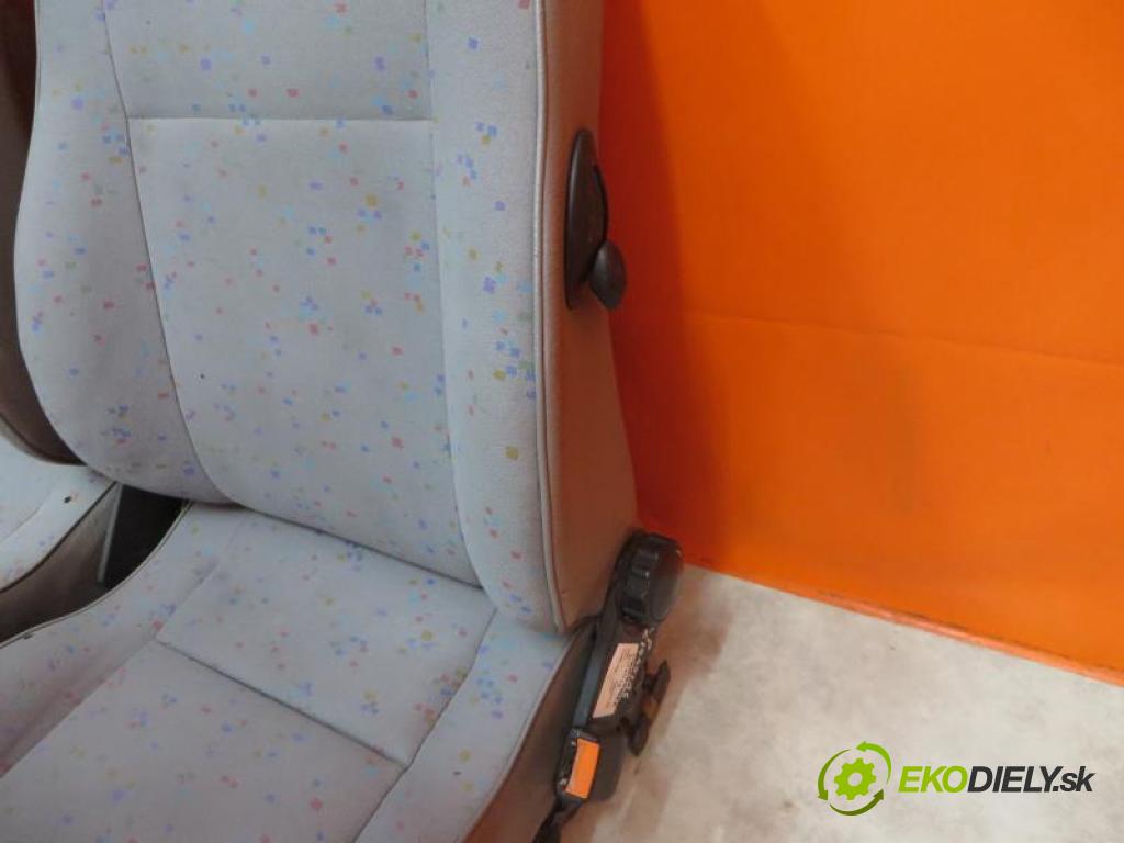 VW CADDY II 1.9 D 1Y manual 5 - stupňová 47 kW 64 km  sedadlo LP + PP  (Sedačky, sedadla)