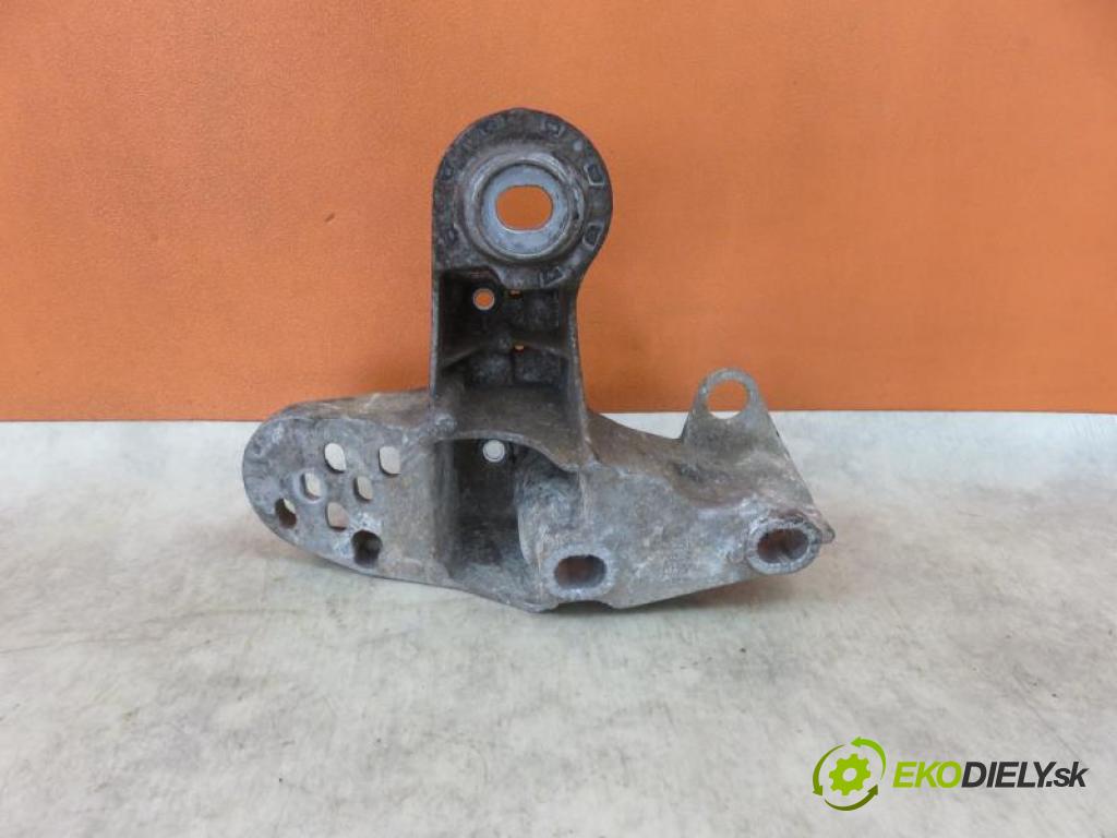 AUDI A4 B5 (8D) 1.9 TDI AFN, AVG manual 5 - stupňová 81 kW 110 km  Uchytenie Motor 8D0199351H (Držiaky motora)