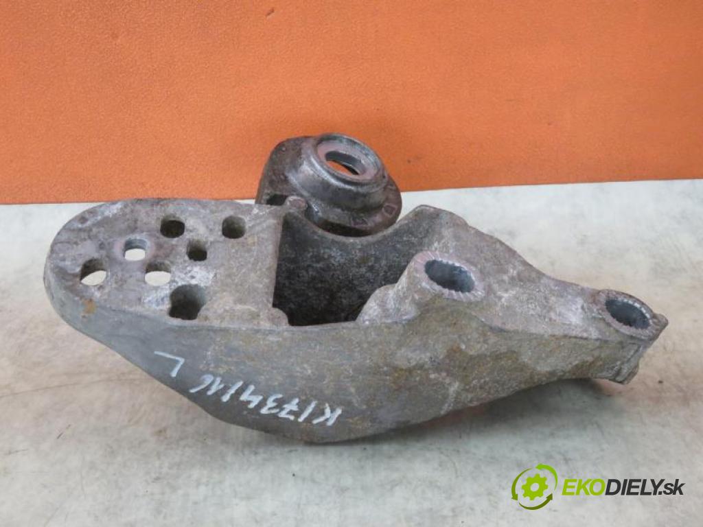 AUDI A4 B5 (8D) 1.9 TDI AFN, AVG manual 5 - stupňová 81 kW 110 km  Uchytenie Motor 8D0199351H (Držiaky motora)