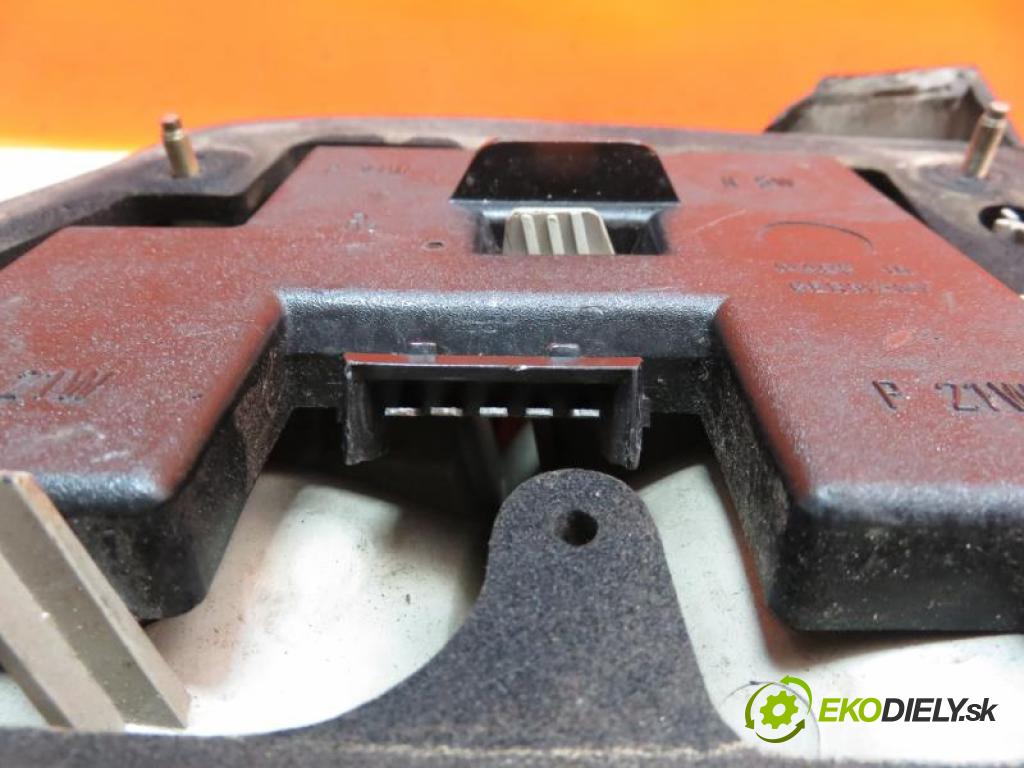 FORD ESCORT MK6 VI 1.6 I 16V L1E manual 5 - stupňová 66 kW 90 km  Svetlo pravé zadné 93AG13N004AA (Svetlá zadné)